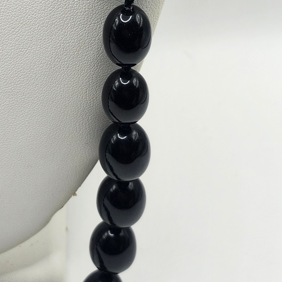 Trifari Vintage Black Oval Bead Knotted Necklace Gold Tone Spring Ring Clasp - Picture 6 of 8